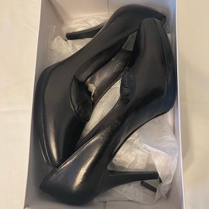 Nine West Plateau Platform Pumps, Like New, Black 10